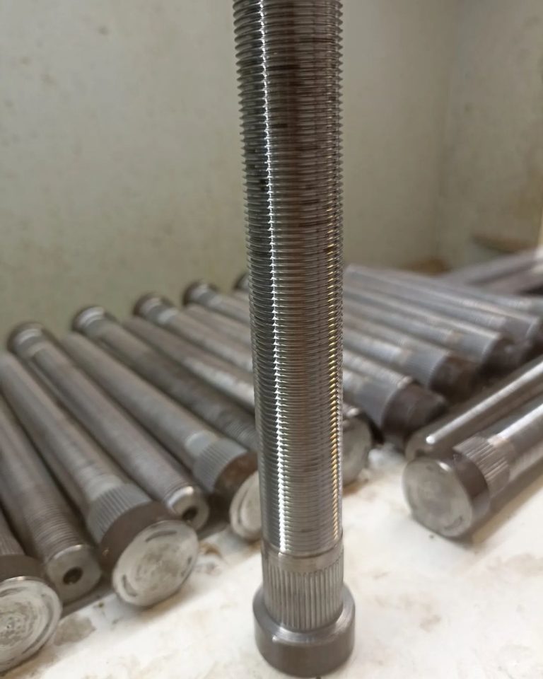 Fabricación de bulones roscados y moleteados. (2)